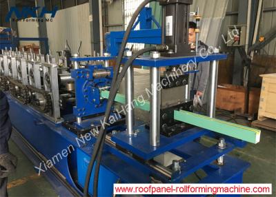 China Stilte deur vangrail rolvormen machine / stalen profiel rolvormen machine Te koop