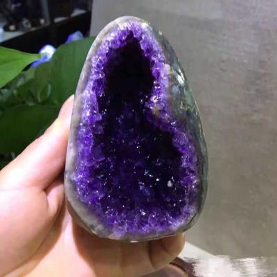 China Wholesale Natural Crystal Geode Group Healing Amethyst Geode Europe Druzy Amethyst Group for sale