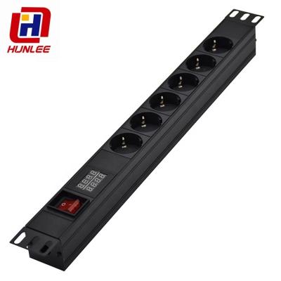 China 19inch German Rack Type 6 Outlets PDU Socket With Power Monitoring en venta