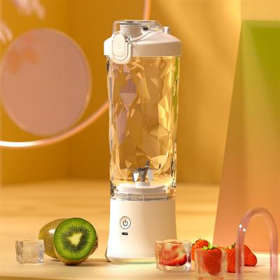 China Large capacity custome600ml logo cup bottle fruit juicer usb rechargeable grinder blender food blender handheld fresh portable juicer bottle for sale