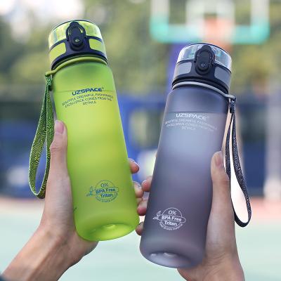 China 2023Hot Seller 32oz Sustainable Sports Water Bottle 1000ml Camping Water Bottles With Push Lock Lid for sale