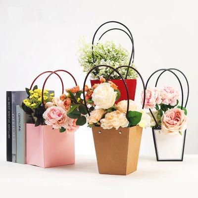 China Wholesale Recycled Materials Square Kraft Paper Roses Show Luxury Valentines Day Flower Bouquet Packaging Box for sale