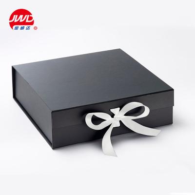 China Small Recyclable Luxury Black Bridesmaid Paper Wrapping Magnetic Gift Box Packaging For Gift Package With Ribbon for sale