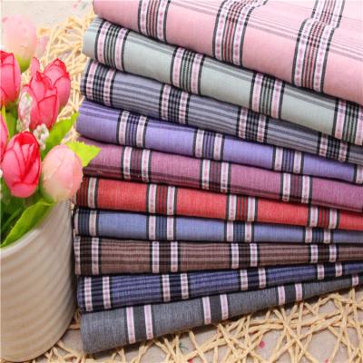 China 2022 Fashion Shrink-resistant in cotton seersucker plaid rayon polyester stock dyed fabric for dress vintage shirt for sale