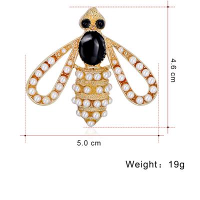 China Luxury pin bee brooches elegant designer luxury Muslim Islamic suit Crystal Mariposa Brooch Muslim Rheinite Broche Large for sale