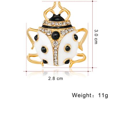 China Crystal Mariposa Brooch women designer custom pins floral sweater flower stone rhinestone metal vintage beetle luxury elegant brooches for sale