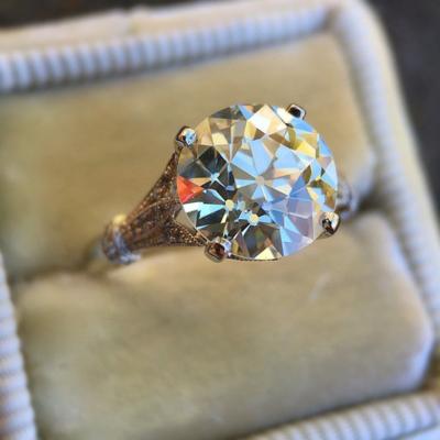 China Hotselling New Fashion CLASSIC Women Shinny White Diamond Shape Crystal Ring For Engagement Weddin Of Zircon Rings for sale