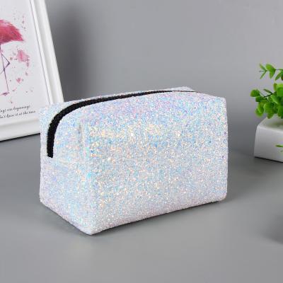 China Luxury cheap price makeup bag simple design bag factory fashion style glitter material cosmetic bag zipper pouch for sale