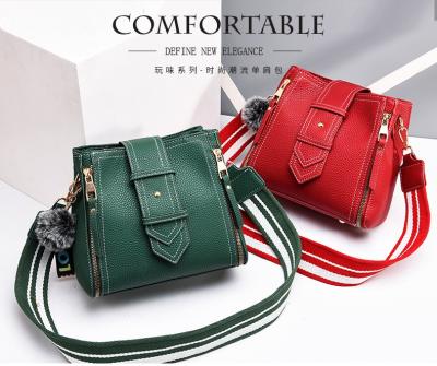 China Retro Fashion Luxury Decoration Hanging Cross - Body Handbags Wholesale PU Ladies Purses Girl Lychee Hasp&zipper Bucket Handbags for sale