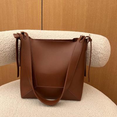 China Vegan High Quality Viable Portable Tote Shoulder Bucket Bag Handbag in Women's Leather for sale