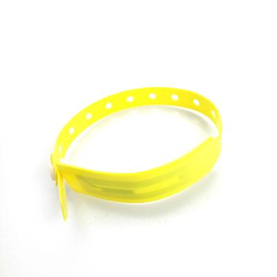 China Skin-friendly PVC RFID Wristband Disposable PVC Wristband Waterproof/Waterproof for sale