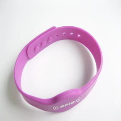 China Custom Waterproof Silicone / Waterproof Wristbands Personalized RFID Silicon Wristband for sale