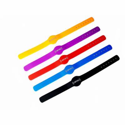 China RFID chip heat sensitive paper wristbands waterproof / waterproof rfid disposable wristband for sale