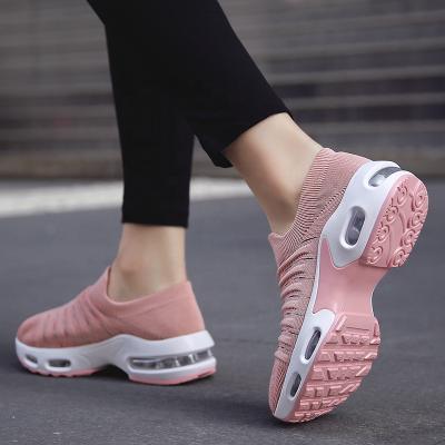 China Outdoor Women Sports Shoes Outdoor Causal Running Shoes Mesh Fashion Walking Sneakers Breathable Ladies Sneakers for sale