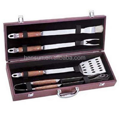 China 4 Pcs Handle Stainless Steel Easily Cleaned Wooden Barbecue Tool Kit BBQ Tools In Wooden Box for sale