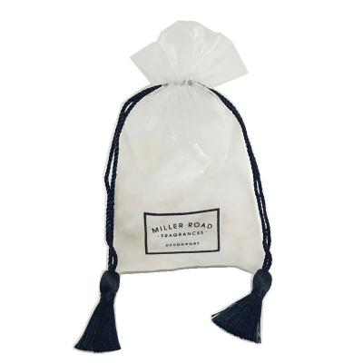 China Recyclable White Christmas Drawstring Fancy Gift Organza Bags With Black Tassel for sale