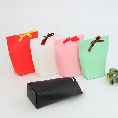 China Recycled Materials Wholesale Simple And Beautiful Custom Paper Packaging Paper Bags For Shopping for sale