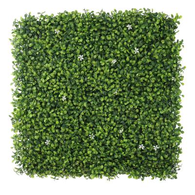 China Wall Decoration 50*50cm Anti-UV Artificial Boxwood Panel Vertical green Wall outdoor fence panels Artificial Foliage Grass Hedge Fence for sale