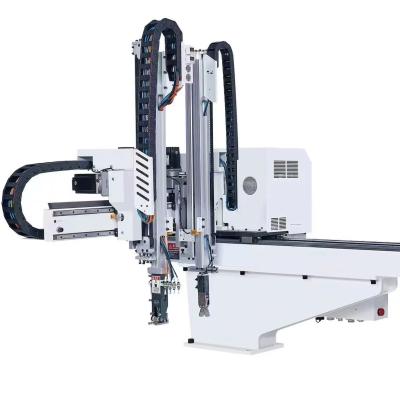 中国 3 Axis Servo Driven Injection Molding Robots 900mm Vertical Arm 販売のため