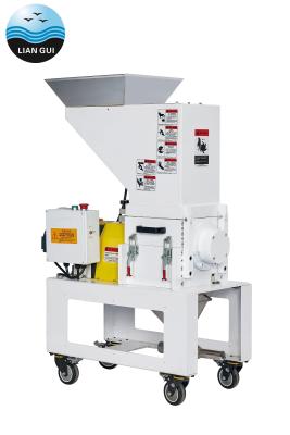 China Sprue Runner Plastic Crusher Machine Low Speed Soundproof Immediate Granulator Crusher à venda