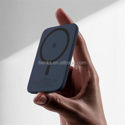 China Mobile Phone Benks Ultra Slim Magnetic Induction Power Bank Fast Charging Wireless Charger For Phone for sale