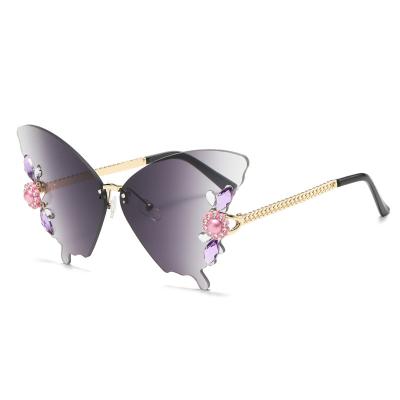 China Dropshipping Frame-cut Edge Pilot Butterfly Shaped Sunglasses Set With Diamonds Shining Fashionable Party Sunglasses S45-S55 for sale