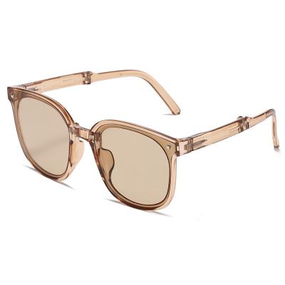 China Dropshipping 2023 Fashion Sunglasses The New Generation Two Folding Focal Sunglasses For Women Men Driving Fashion Portable Sun Protection S111 for sale