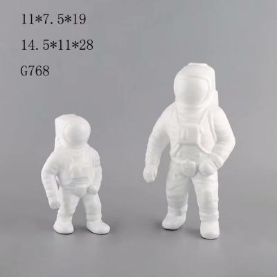 China Europe Hot Selling Resin Open Spaceman Sculpture Astronaut Statue Figurine Novelty White Gifts for sale