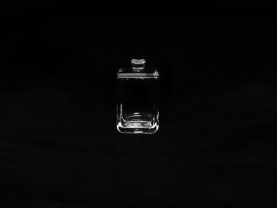 China Kundenspezifisches 100ml Flint Transparent Perfume Glass Bottles Verpacken zu verkaufen