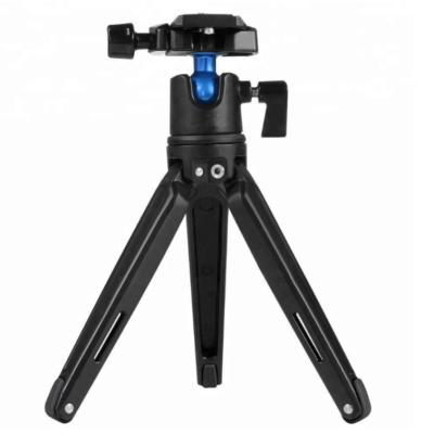 中国 Foldable Table top Mini Camera Tripod Travel Selfie Compact for DSLR Camera 販売のため