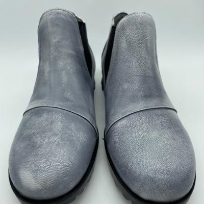 China High Standard SS851021 Mid Flat Cut Gray Girls Shoes Leather Women And Boots For Women Winter Shoes for sale