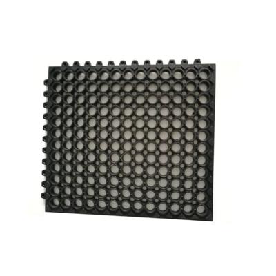 China Washable Outdoor Deck Anti Slip Interlocking Tile Removable Rubber Mat For Garden Playground for sale