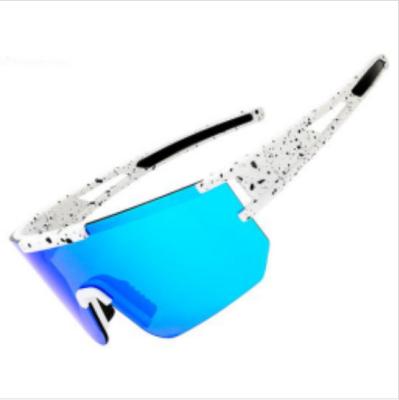 China UV400 Riding Outdoor Sports Outdoor Eyewear Customized Logo Cycling Glasses With Optical Insert For Myopic Lens for sale