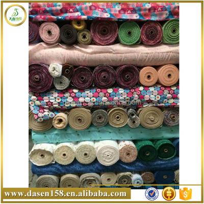 China Cotton stocklots Shrink-resistant fabric floral designs woven rolls wholesale 100% cotton printed stocklot fabric satin for sale