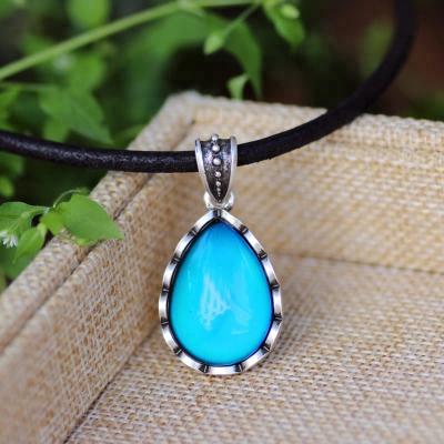 China Best Selling Ladies CLASSIC Color Changing Mood Stone Antique Cute Magic Cute Leather Necklace Pendant for sale