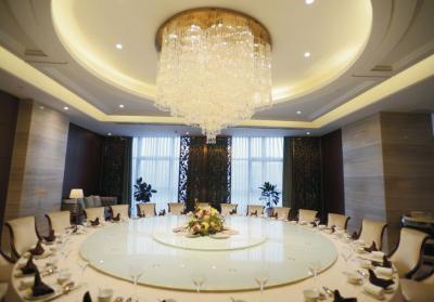 China High-Grade Crystal Commercial Luxury  Large Chandeliers Customized for sale