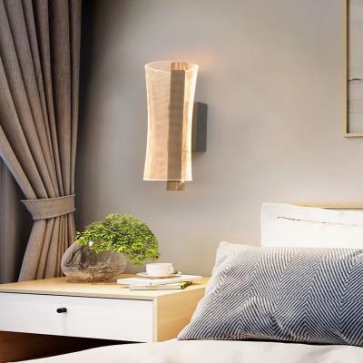 Cina Simple Black Living Room Back Wall LED Lampada da parete Design Sense Camera da letto best seller Acrilico Led Lampade da parete in vendita