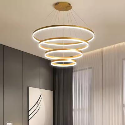 Cina Lampada a pendente a LED moderna Sala da pranzo Lampada a pendente rotonda 4 anelli regolabile candelabro ad anodizzazione Lampada a sospensione in vendita