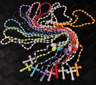 China Wholesale Religious Cheap Luminous Mixed Color Cross Ten-color Mixed Color Jesus Rosary Necklace Plastic Jesus Rosary Necklace for sale