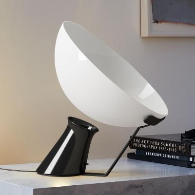 China Creative Snoopy Simple Postmodern Modern Room Table Lamp Model Modern Table Led Lamp Nordic Table Lamp for sale