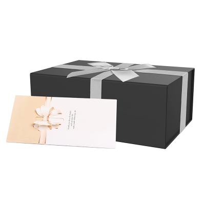 China Recyclable Collapsible and Magnetic Closure Gift Box with Lids, Bridesmaid Proposal Box, Newcomer FO Large Simple Elegant Folding Gift Box for sale