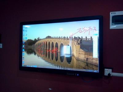 China 65 Zoll überwacht multi Touch Screen 4ms mit Tischplatten-/freistehendem zu verkaufen