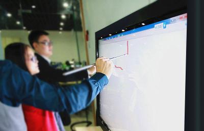 China 80 Zoll führten wechselwirkenden Whiteboard-Monitor Fernsehpc mit Finger 6 zu verkaufen