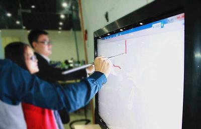 China Hohe Helligkeits-multi Touch Screen Infrarotmonitoren, Multi-Note Whiteboard-Brett zu verkaufen