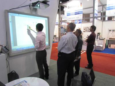 China USB intelligentes elektronisches wechselwirkendes Whiteboard mit Wand-Berg Klammer zu verkaufen