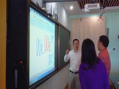 Chine routeur intelligent de Wifi de Cabinet de système d'enseignement des multimédia 82inch pour la conférence à vendre