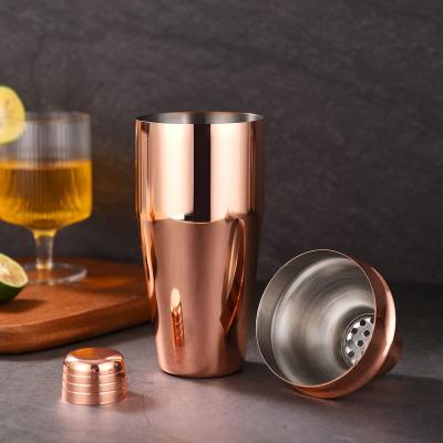 China Amazon Hot Selling 750ml/25oz Cocktail Shaker Bar Tools Stainless Steel Martini Mixer Built In Strainer Drink Shaker Cocktail Shaker Bar Tool for sale