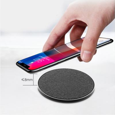 China Mobile Phone Rubber Ball Dictance Imagination Qi Charger Radio for sale