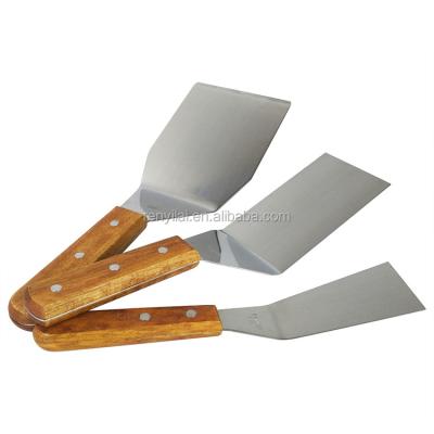 China Easily Cleaned Commercial Stainless Steel BBQ Grill Tool Steak Spatula With Wooden Handle For Restaurant for sale