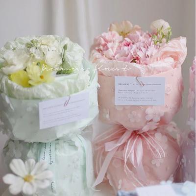 China Handmade flower xiaoxiangfeng series embroidery round fairy flowers wrapped in bouquets bundling gauze net embroidery process gauze companion for sale